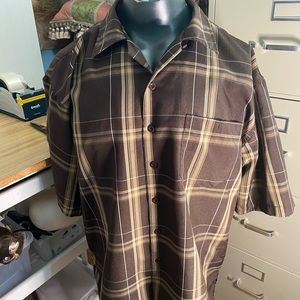 Preowned Men’s “ Regal Wear” Short Sleeve Shirt. Button Down. XL. Brown Check